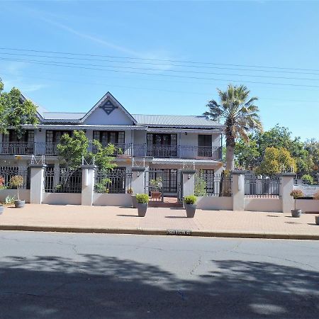 Oakwood Lodge Bloemfontein Esterno foto The main building of the school