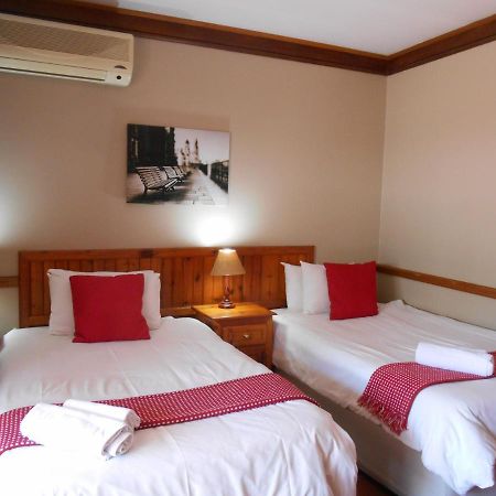 Oakwood Lodge Bloemfontein Esterno foto