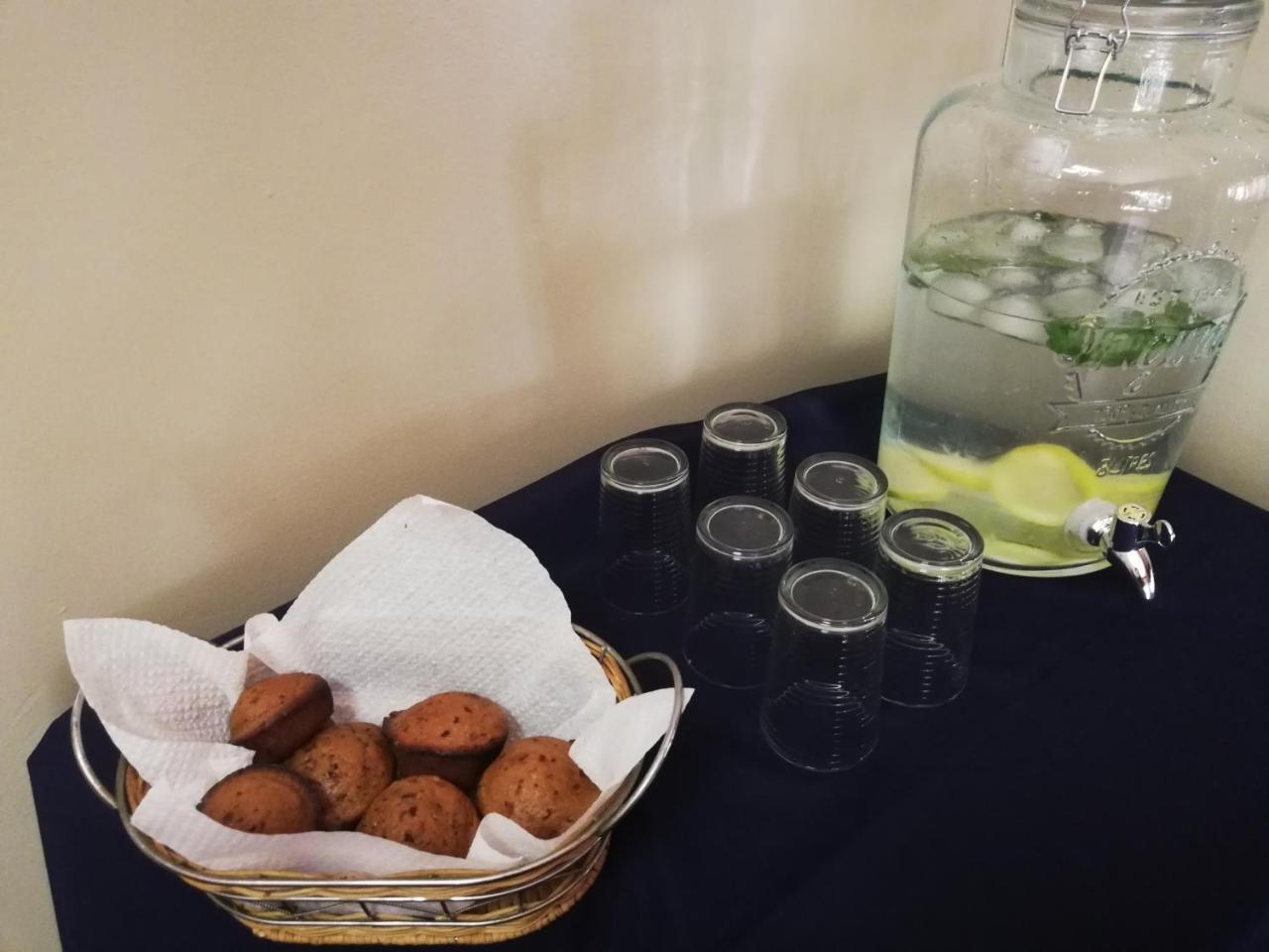 Oakwood Lodge Bloemfontein Esterno foto A water dispenser with lemon and mint